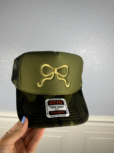 Camo & beige bow foam trucker