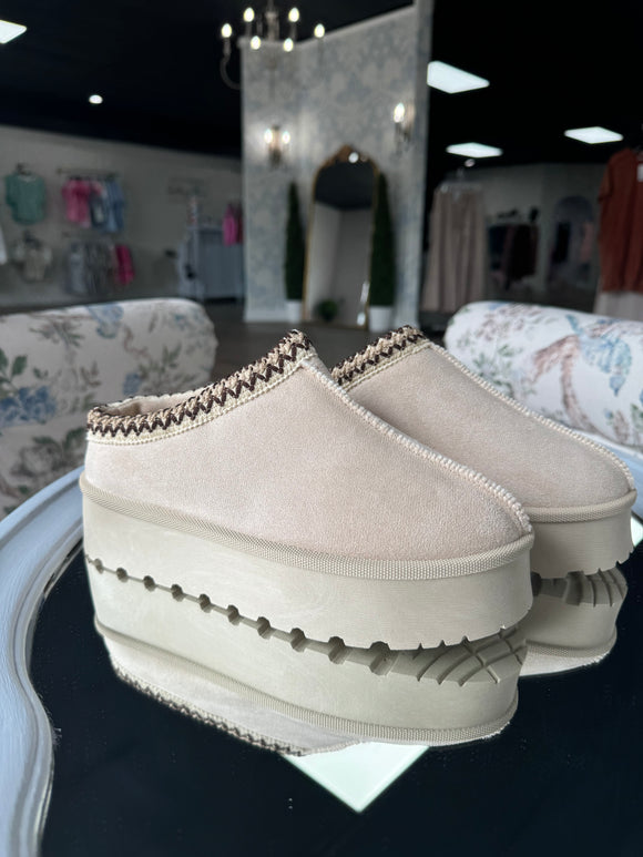 Beige fur lined platform slippers