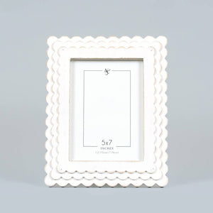 White Scalloped Picture Frame (5x7 picture)