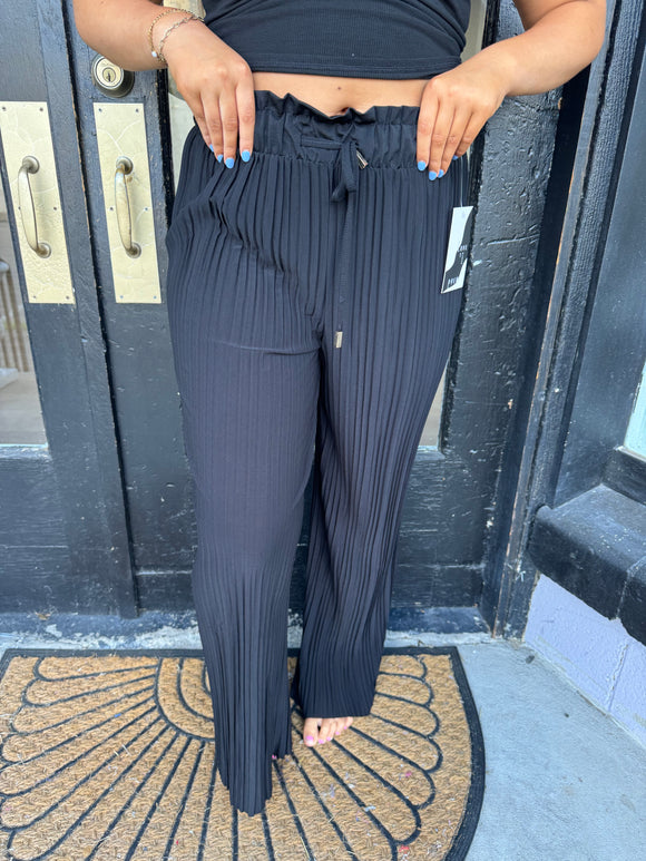 Pleated black pants