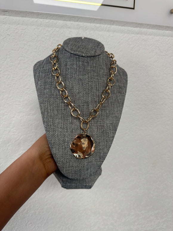 Thick gold chain with textured circle