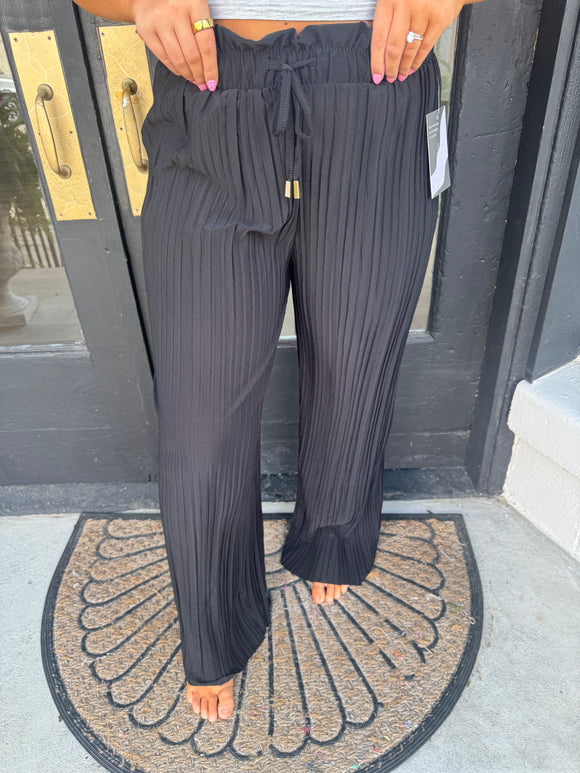 Black pleaded wide leg pants