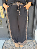 Leopard peace sign set