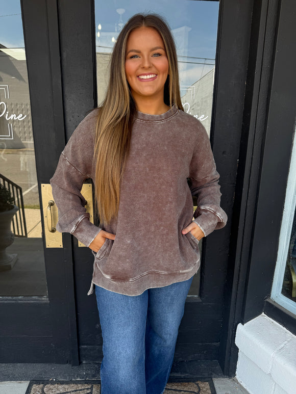 Ribbed mineral washed crewneck - longer brown