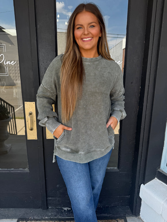 Ribbed mineral washed crewneck - longer dark olive