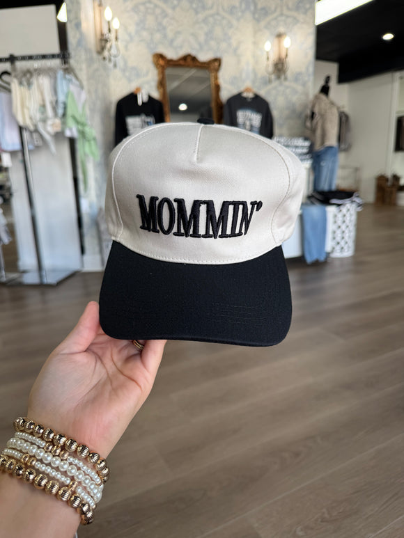 Mommin’ trucker/ black